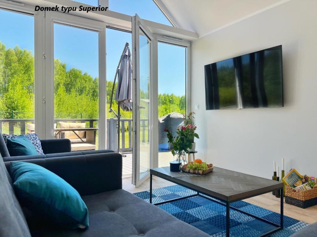 Televízia a/alebo spoločenská miestnosť v ubytovaní LUXURY CAMP - 150 m od Suntago Park