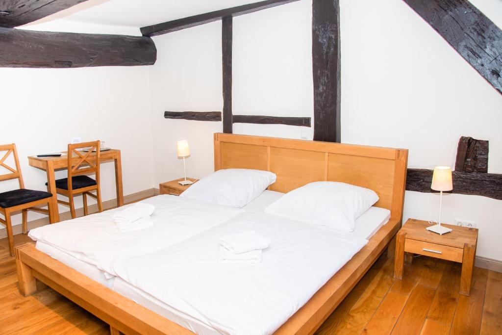 Postel nebo postele na pokoji v ubytování Alte Windmühle - Hotel Garni