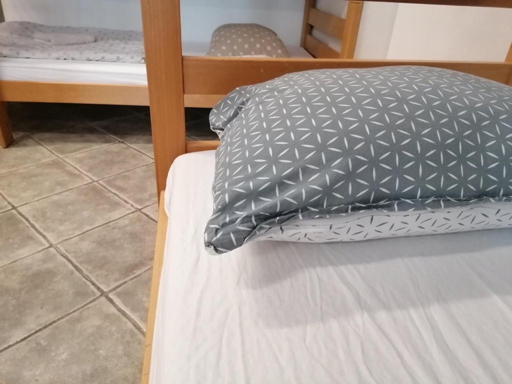 Postel nebo postele na pokoji v ubytování Hostel Vojnik