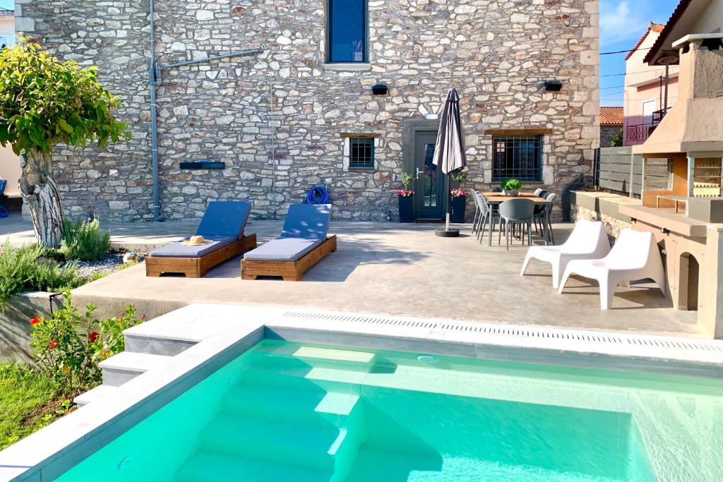 a house with a swimming pool and a patio at The Backyard in Éva