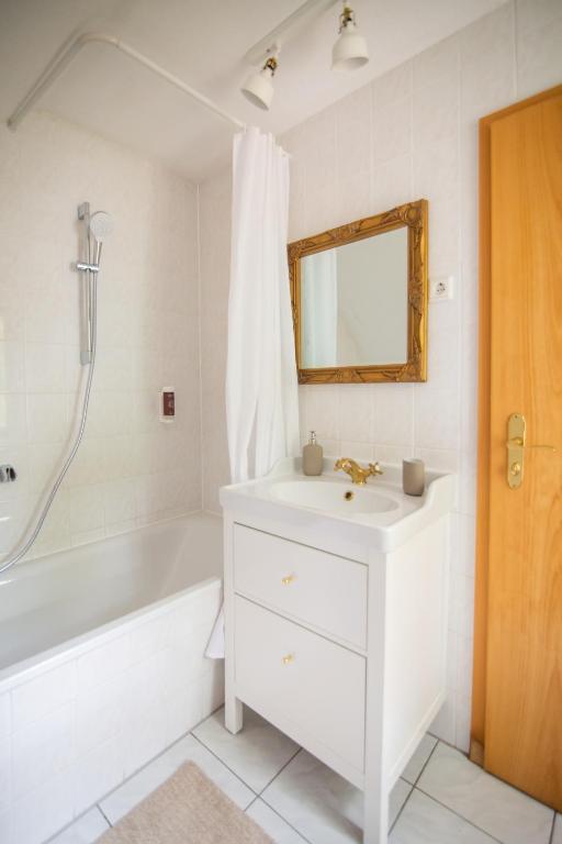 Koupelna v ubytování ApartOne Land-Hotel