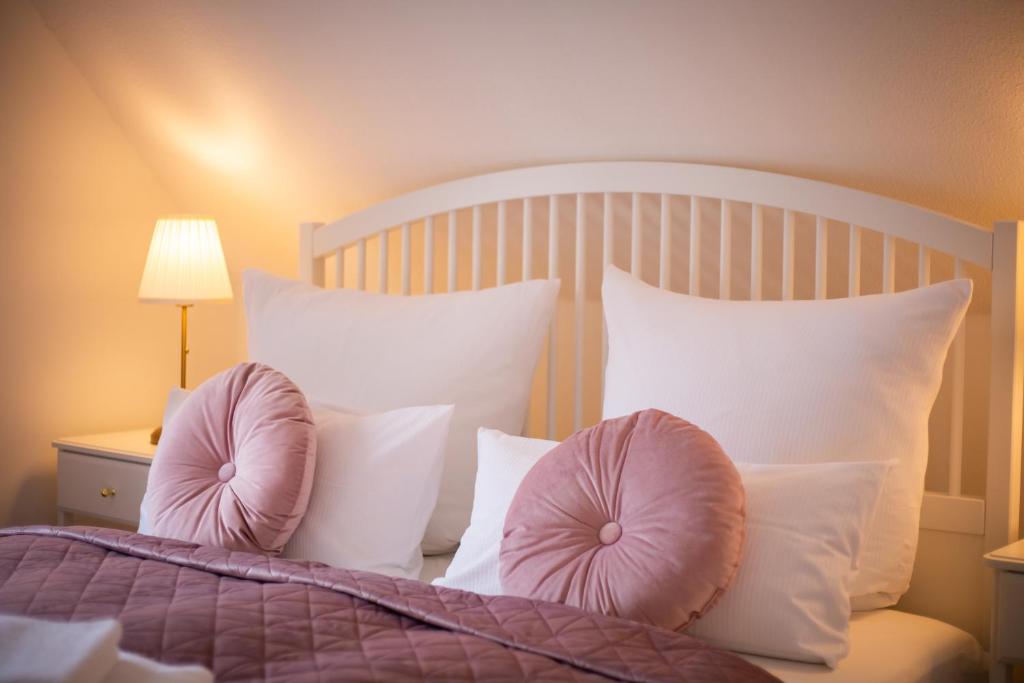 Postel nebo postele na pokoji v ubytování ApartOne Land-Hotel