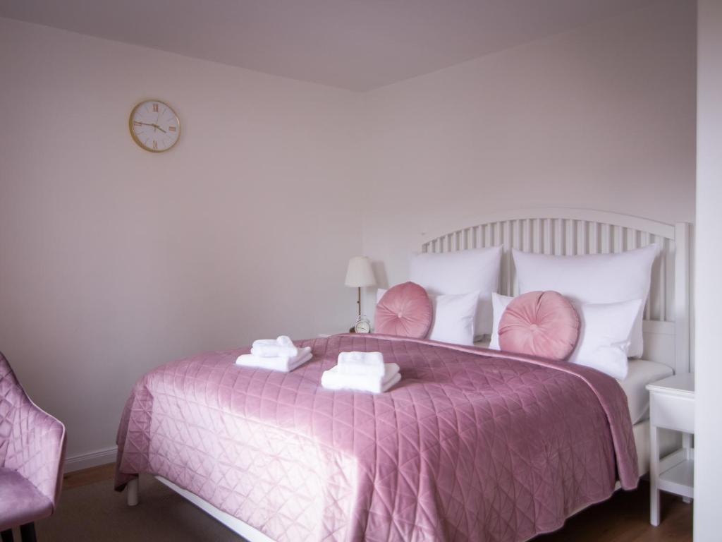 Postel nebo postele na pokoji v ubytování ApartOne Land-Hotel