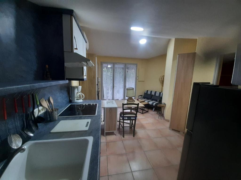 Apartment MEUBLE POUR 1 OU 2 PERSONNES, Le Thor, France