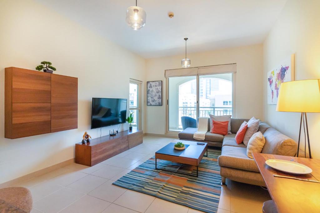 Koala & Tree – Elegant high-end furniture 1 BR in The Views !!