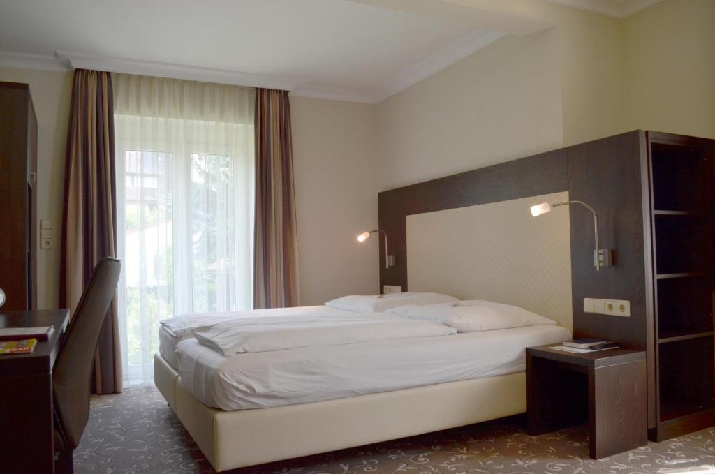 Postel nebo postele na pokoji v ubytování Hotel Ochsen Stuttgart