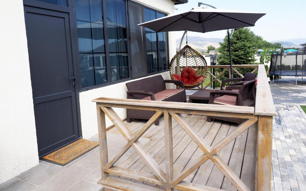 V&V Hotel - Family Room With Terrace