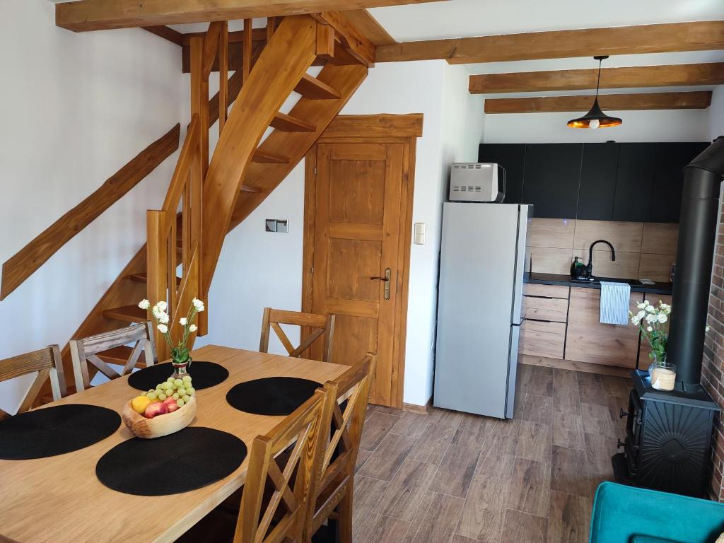 Kuchyňa alebo kuchynka v ubytovaní Domek pod Żukowem
