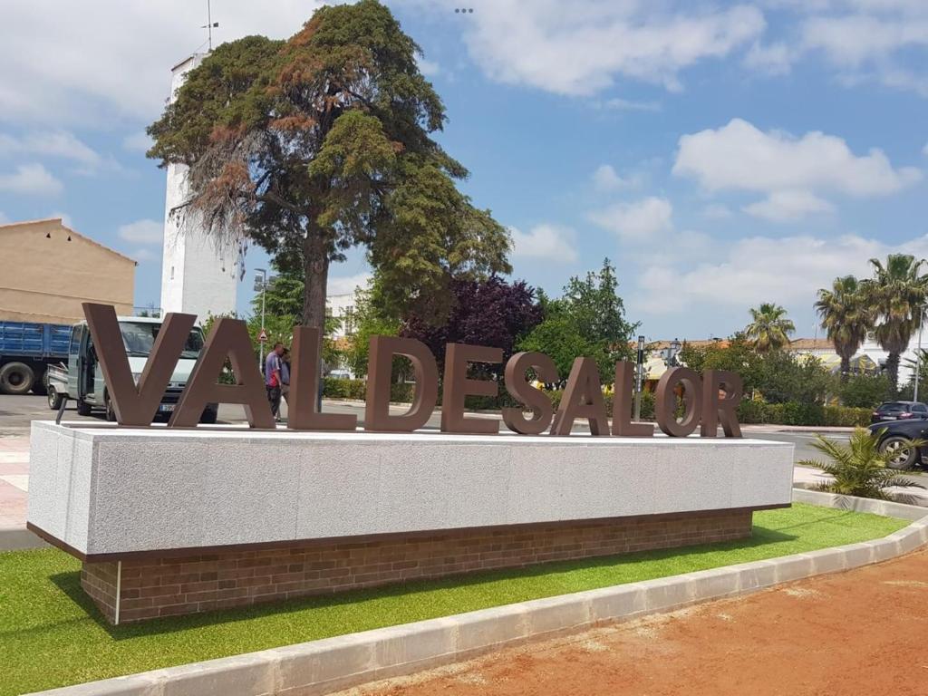a sign for the war dugout at a park at Alojamiento El Miajon de los Castúos in Valdesalor