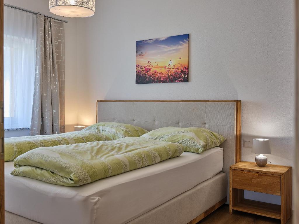 A bed or beds in a room at Mayr-Hof (Mank) Appartement