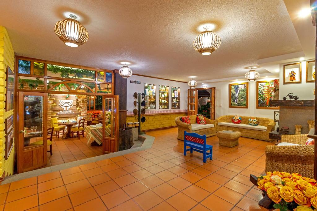 Posezení v ubytování La Floresta Hotel