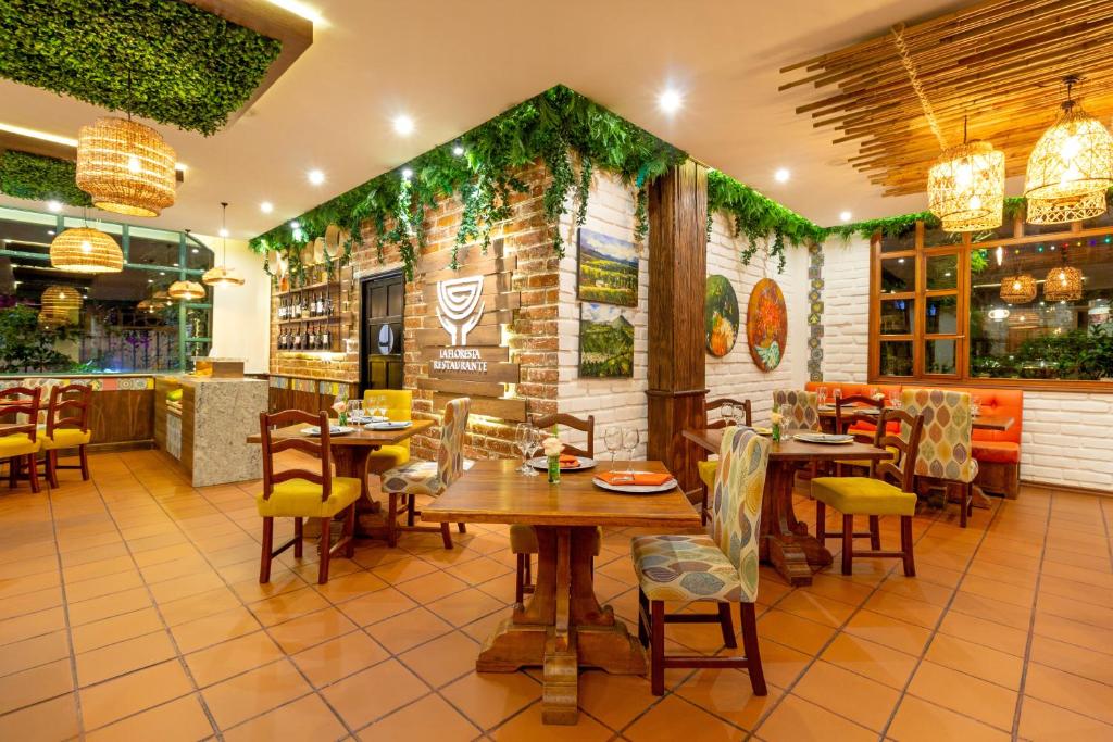 Restaurace v ubytování La Floresta Hotel