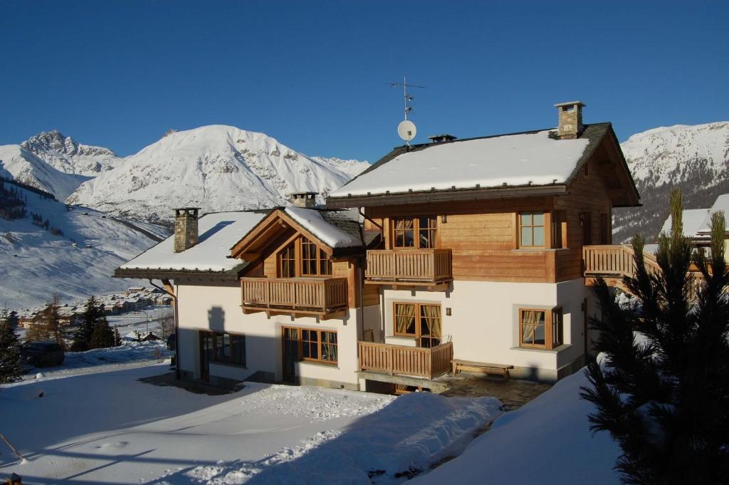 Zdjęcie z galerii obiektu Chalet Monteneve App Bordeaux w Livigno