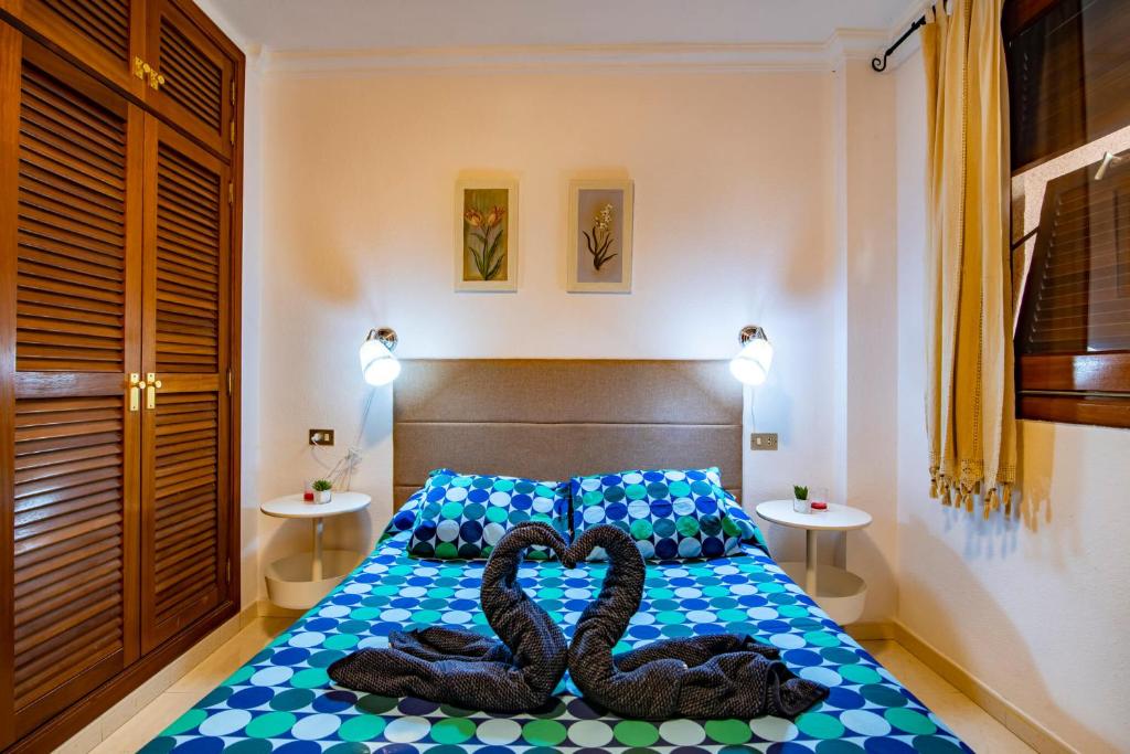 Posteľ alebo postele v izbe v ubytovaní Alquilaencanarias-Medano Tío Claudio beachfront