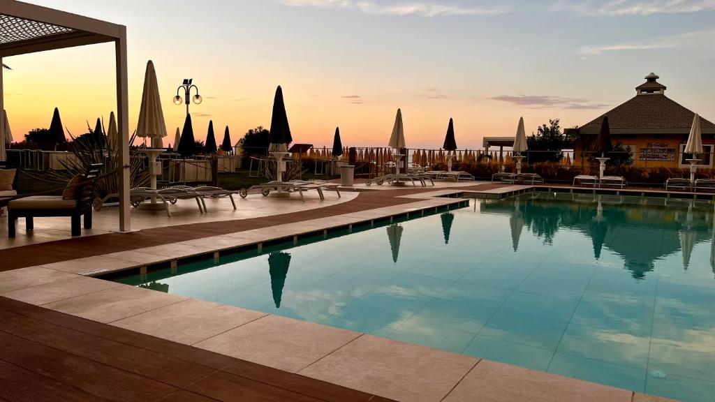 Bazén v ubytování Hotel Conchiglia nebo v jeho okolí