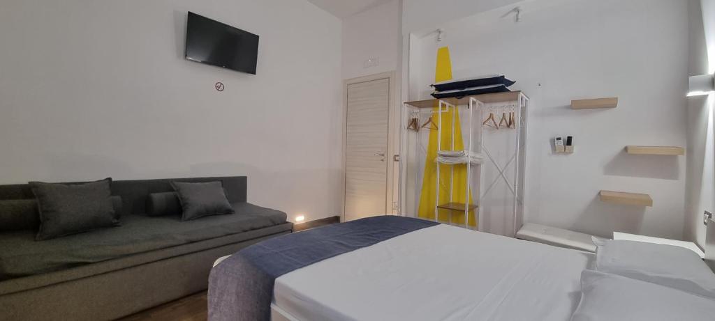 A bed or beds in a room at City Focus Apartments Napoli