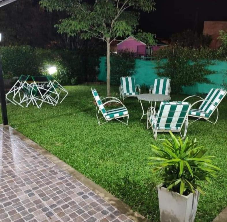 Un jardín fuera de Departamentos Victorino
