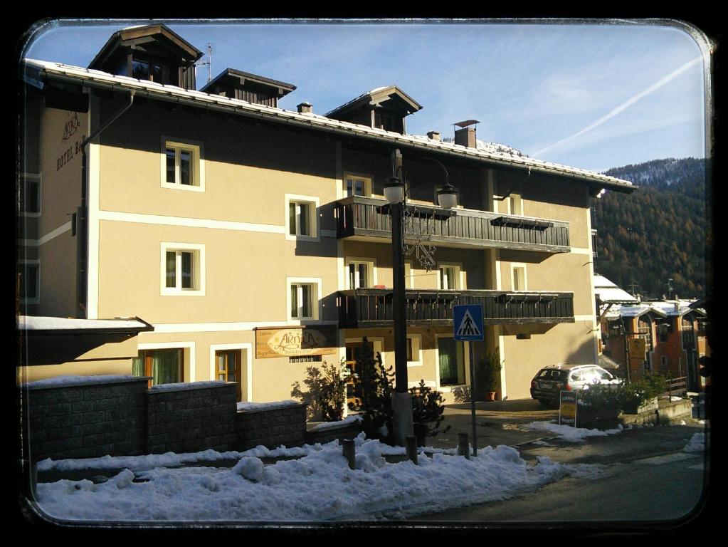 Nespecifikovaný výhled na hory nebo výhled na hory při pohledu z hotelu