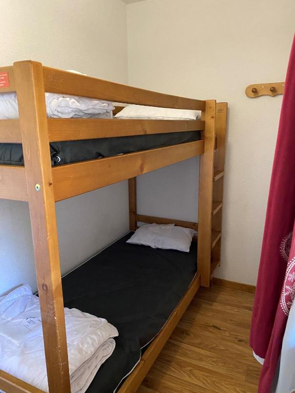 Fotografia z galérie ubytovania "Ressourcez-vous au BOIS DE LA REINE" Plusieurs appartements du 4 personnes 1 chambre au 8 personnes en duplex 3 chambres v destinácii Super Besse