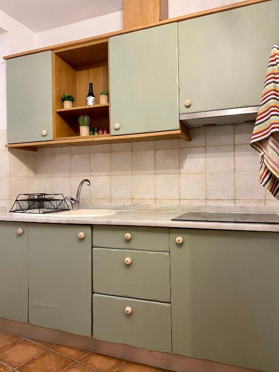 Kuchyň nebo kuchyňský kout v ubytování Preciosa villa en el corazón de Gandia