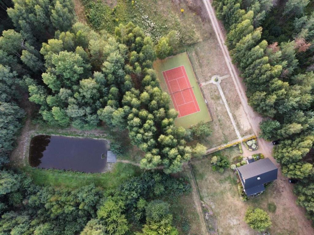 Pohľad z vtáčej perspektívy na ubytovanie Wakacyjny Dom w Sakach