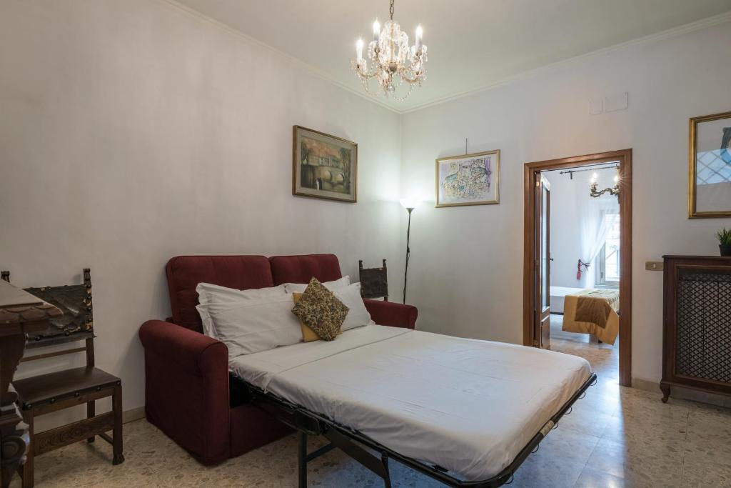 Area soggiorno di Warm apt in ancient building in Vatican-P S Pietro