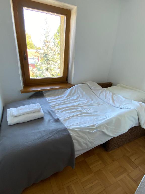Postel nebo postele na pokoji v ubytování Bella Casa Economy Villa - Skibowa, close to Bielany