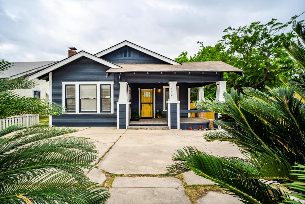 Spacious Home Near Downtown San Antonio - Four-Bedroom House