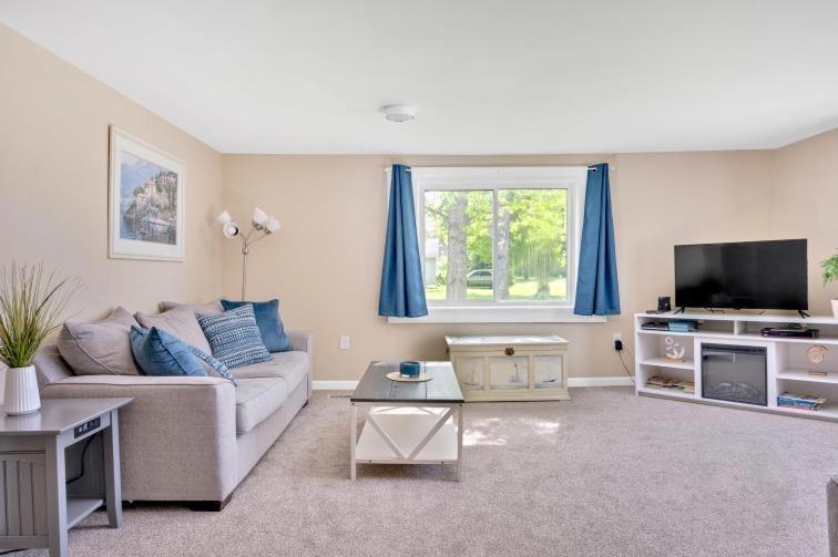 The Cozy Cottage by Otter Lake - Housity