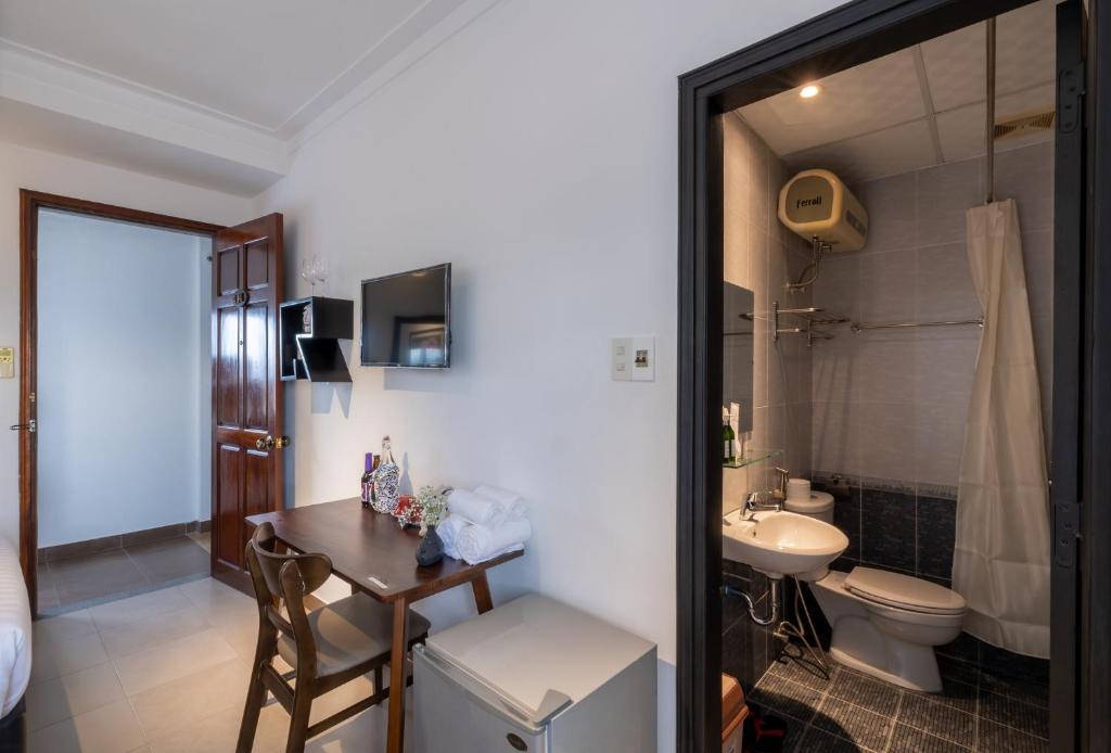 Purple Hue - Charming Riverside - 4