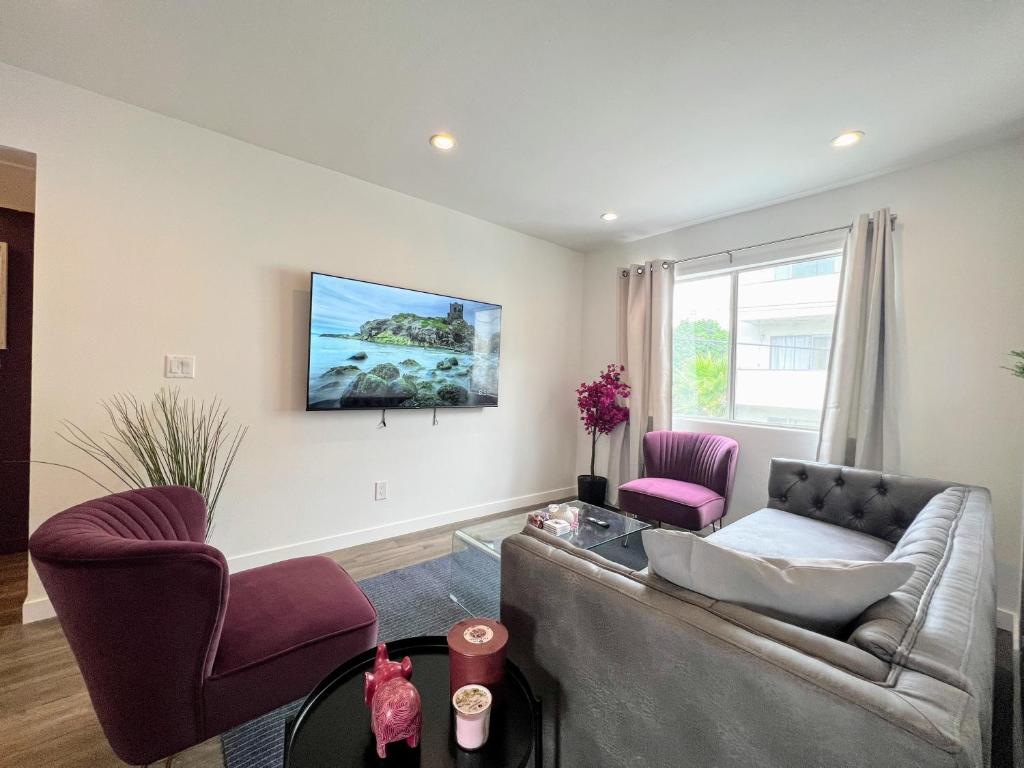 a living room with a couch and two chairs at Hollywood Purple Habitat in Los Angeles