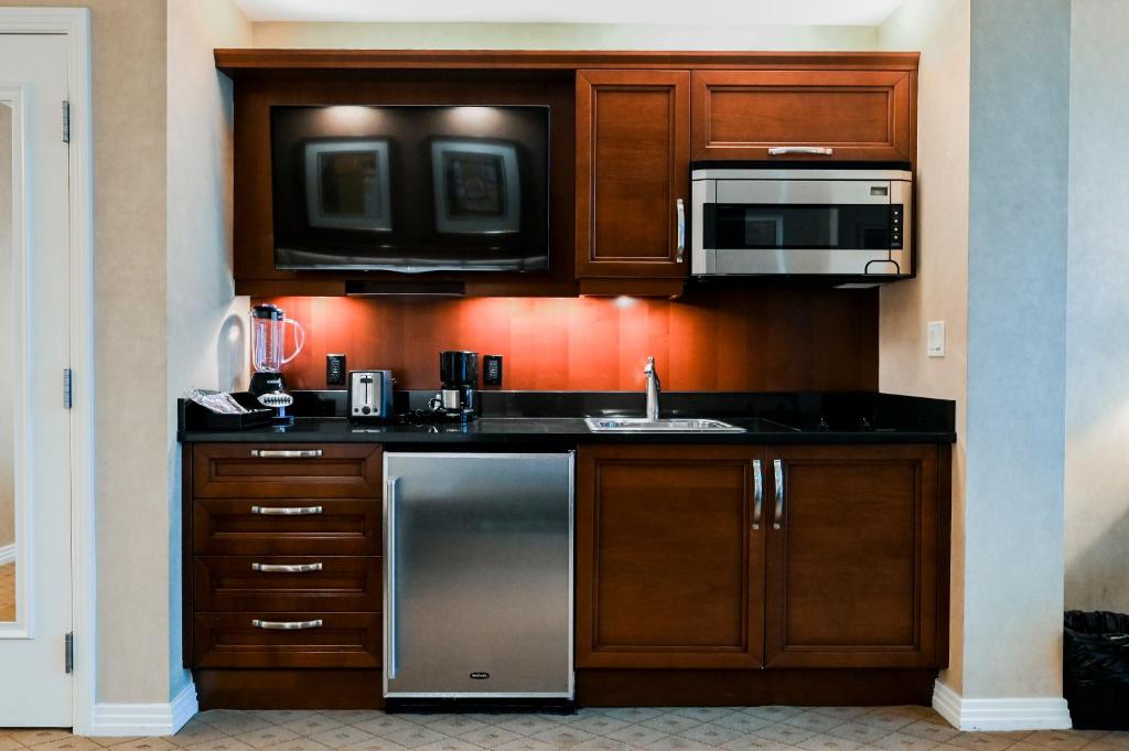 Signature Rental by Owner Direct - Penthouse Floor Studio - King
