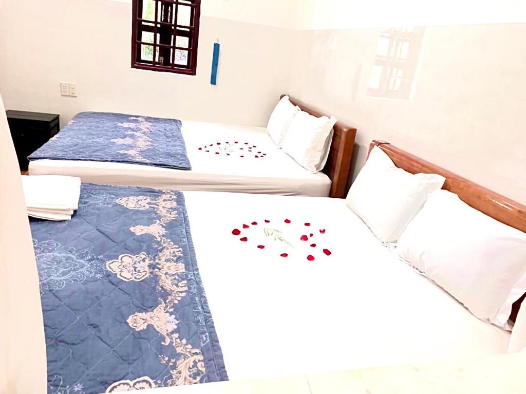 Giường trong phòng chung tại Minh Khoi Guest House