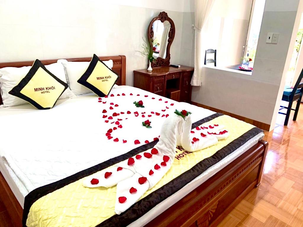 Giường trong phòng chung tại Minh Khoi Guest House