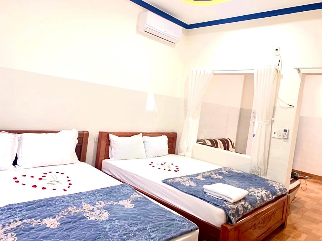 Giường trong phòng chung tại Minh Khoi Guest House