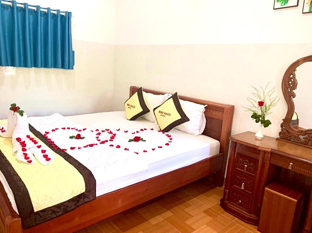 Giường trong phòng chung tại Minh Khoi Guest House
