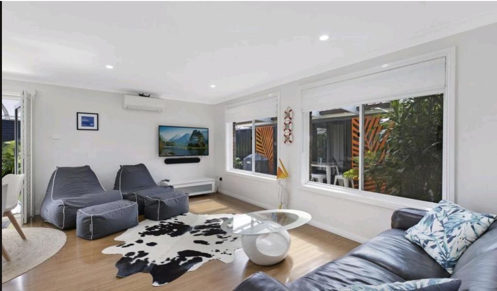 A seating area at Beachside Villa Ettalong Beach