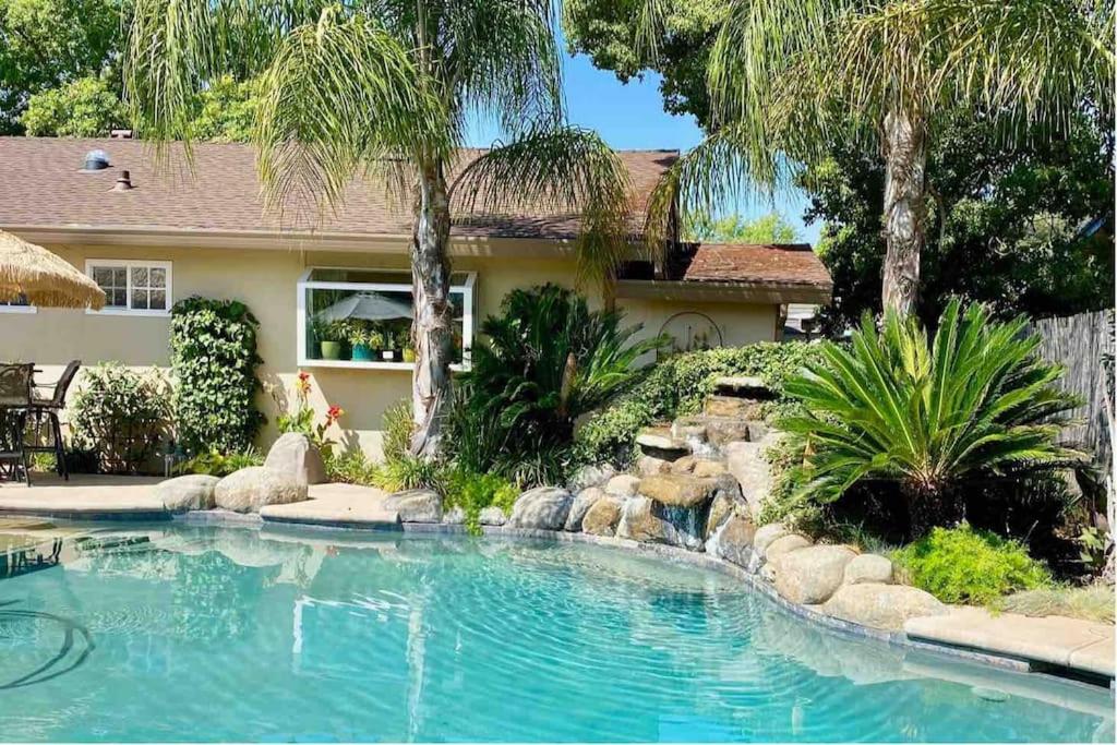 Oasis Getaway For 6, Roseville (updated prices 2024)