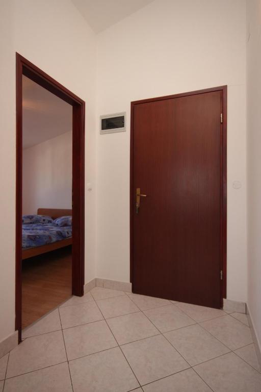 Posteľ alebo postele v izbe v ubytovaní Apartments with a parking space Umag - 7073
