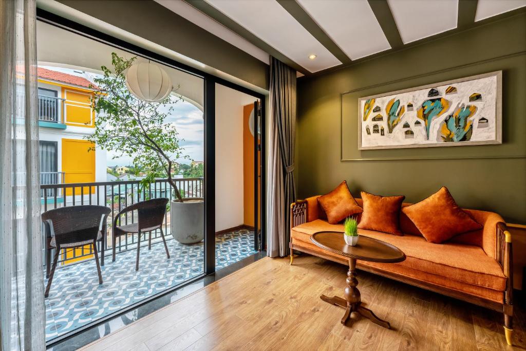 Khu vực ghế ngồi tại Son Hoi An Boutique Hotel & Spa