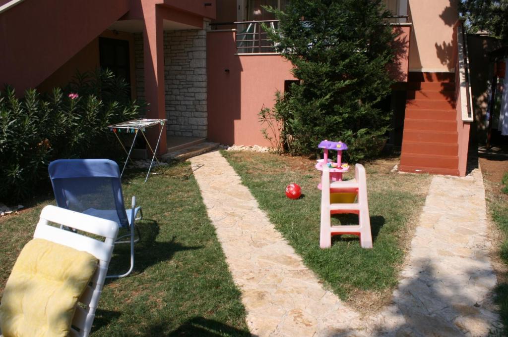 Ogród w obiekcie Apartments by the sea Umag - 7029