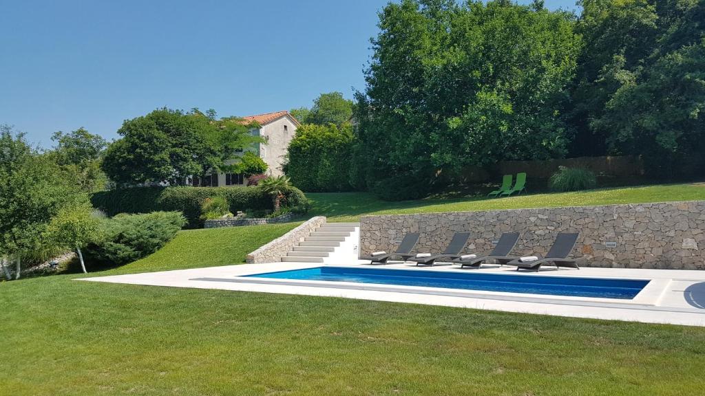 Бассейн в Family friendly house with a swimming pool Rim, Central Istria - Sredisnja Istra - 7070 или поблизости