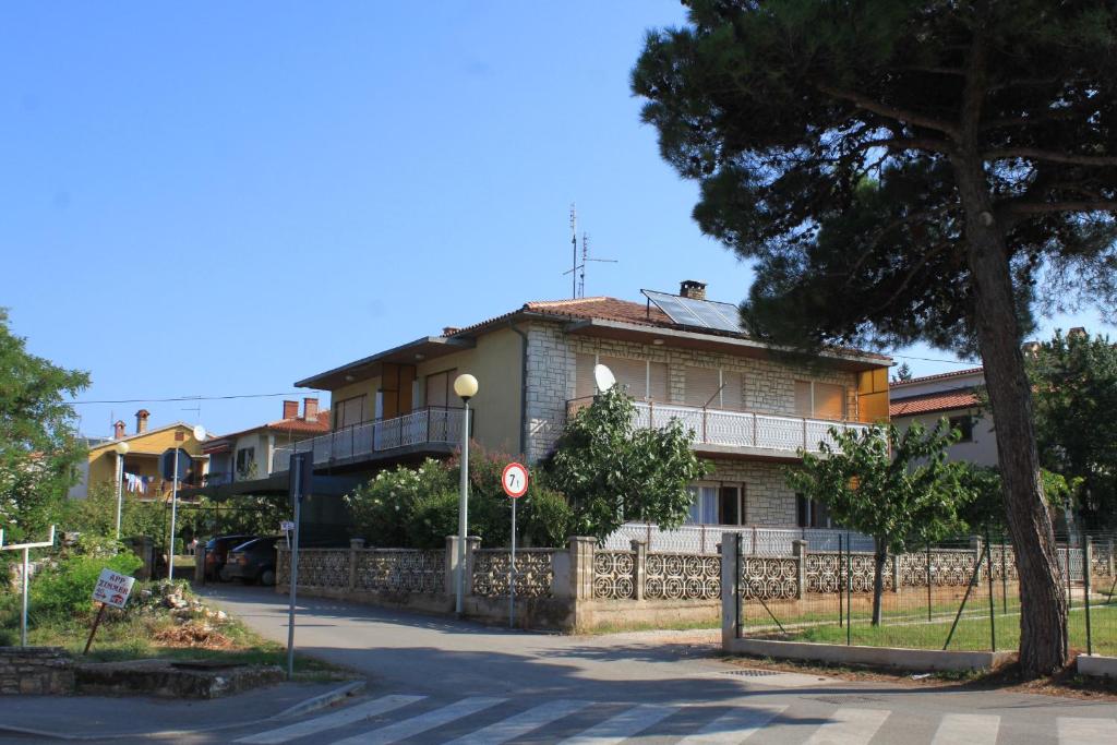 Budova, v ktorej sa apartmán nachádza