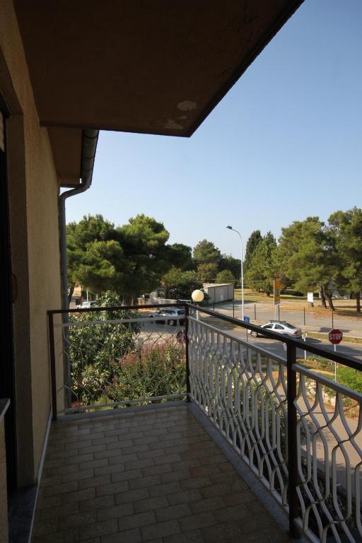 Balkón alebo terasa v ubytovaní Apartments with a parking space Umag - 7066