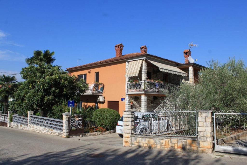 Apartments with parking space Umag - 7039