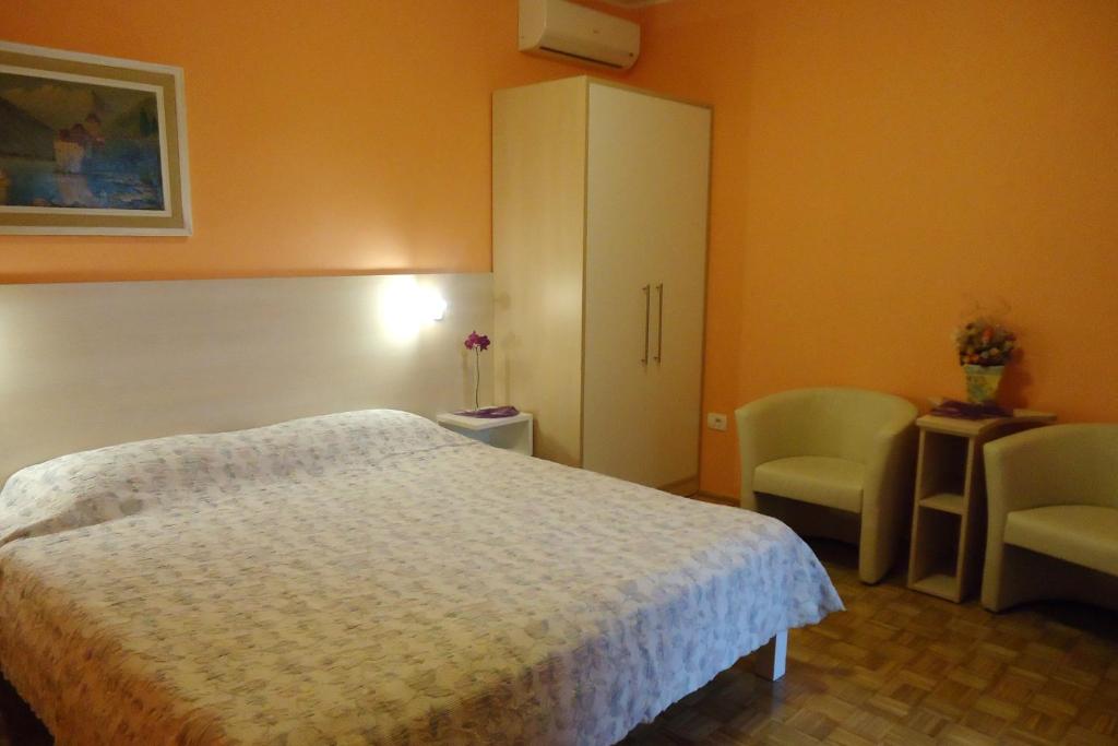 Łóżko lub łóżka w pokoju w obiekcie Apartments with a parking space Umag - 6959