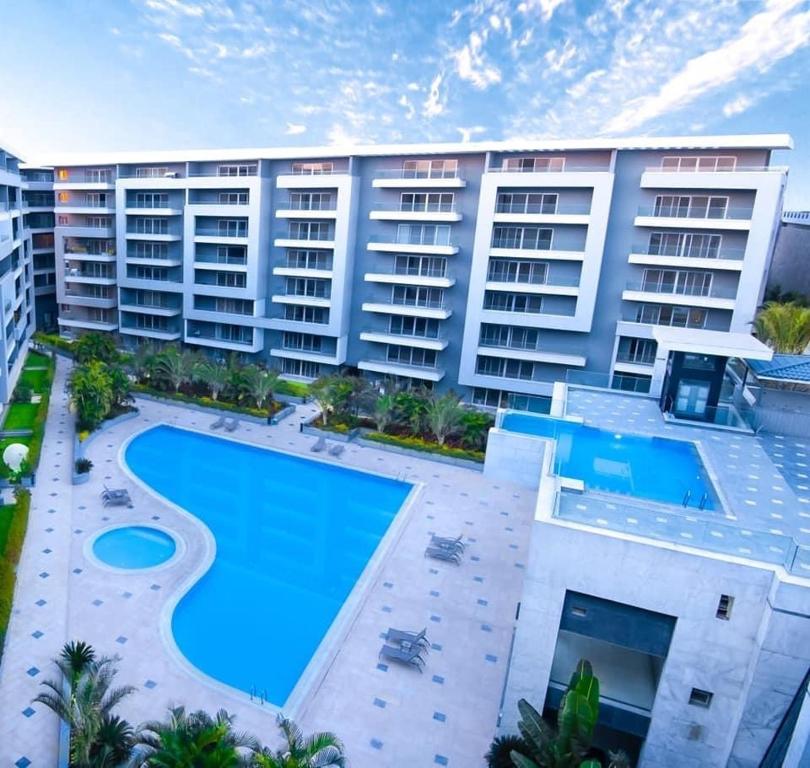Výhled na bazén z ubytování Serviced apartment -Sheraton Al Matar (Ocean blue) nebo okolí