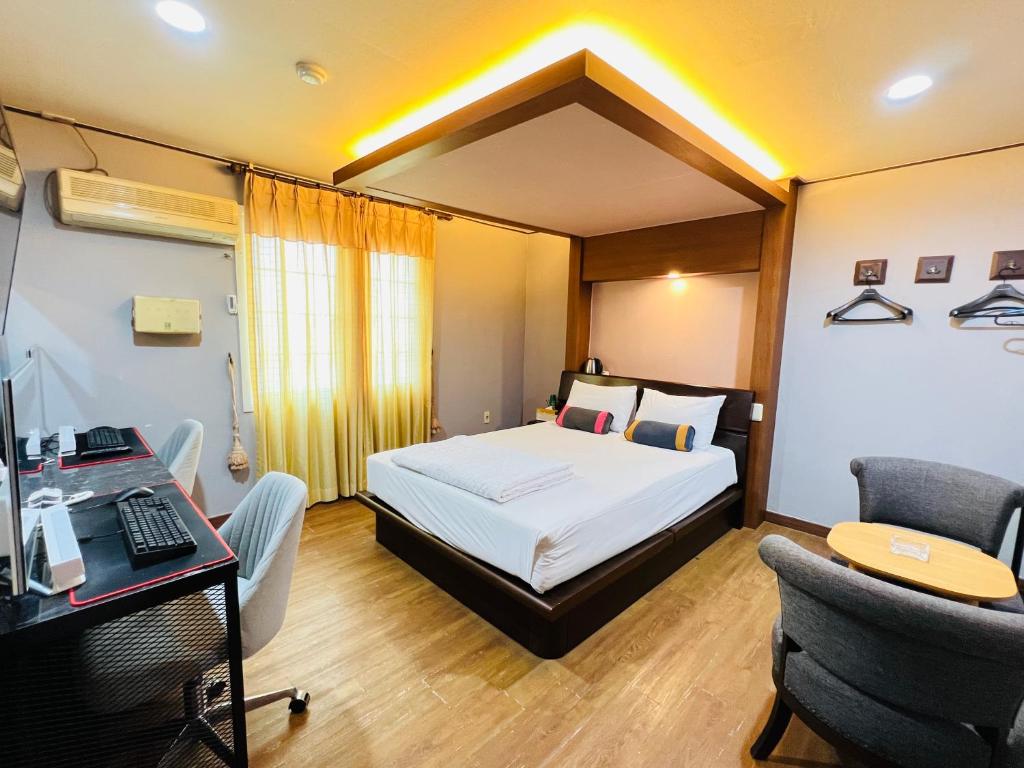 Postel nebo postele na pokoji v ubytování Sweet Hotel