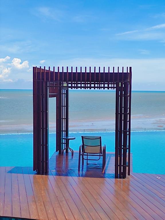 Kuantan Waterfront Studio18 with NETFLIX at Imperium Residence, Kuantan