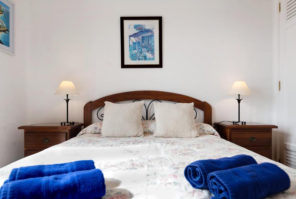 A bed or beds in a room at Puerto Chico B
